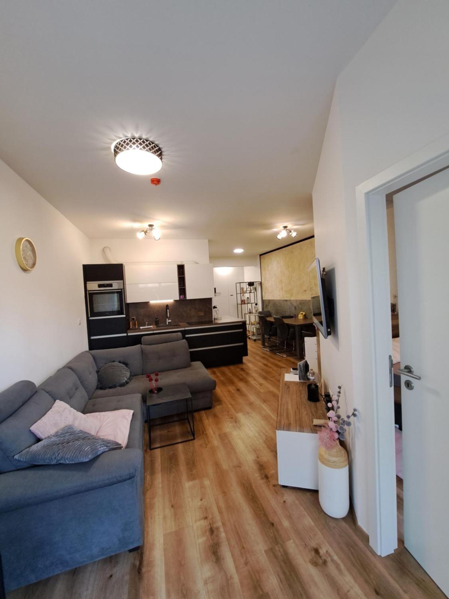 Apartma Stunning New With Free Parking Near City Centre